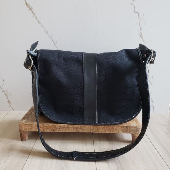 VTG Coach 5706 Soho Crossbody Bag Black Signature Flap 2004 Shoulder Y2K Purse - Picture 1 of 10